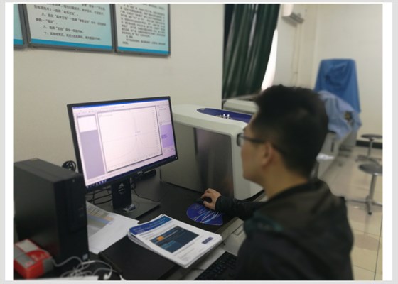 北京歐倍爾儀器技術工程師正在為滄州師范學院安裝調(diào)試Pulsar臺式核磁共振波譜儀