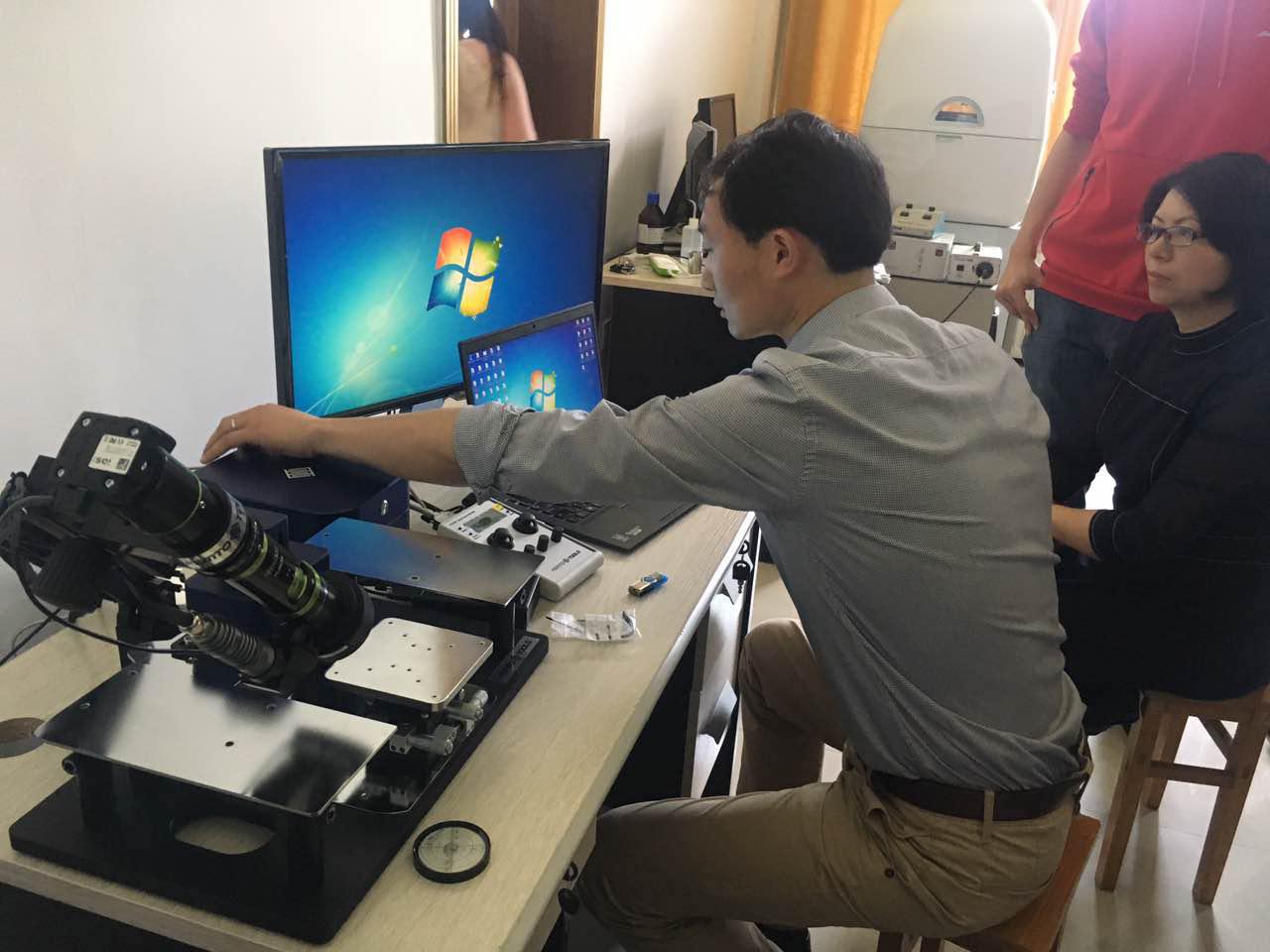 瑞士FemtoTools工程師邱博士與歐倍爾同事赴中科大學(xué)安裝調(diào)試微納力學(xué)系統(tǒng)